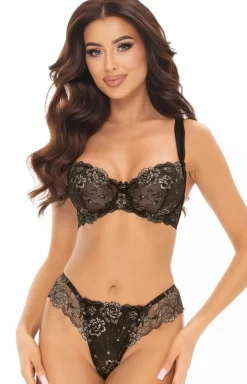 Axami Stringi Z Koronką|Stringi Damskie - Biustonosz miękki soft koronkowy V-11131