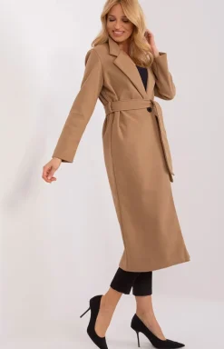Camelowy długi płaszcz damski z paskiem TW-PL-BI-5312-1.31