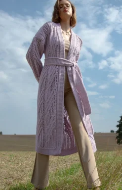 Fobya Moda - Długi ażurowy kardigan z paskiem w kolorze m F1474