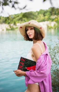 Art of Polo Kapelusze Plażowe - Kapelusz ażurowy letni jasno typu bucket hat w wisienki Cherry cz24374-1
