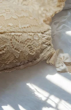 Katia beżowy biustonosz push-up z odpinanymi ramiączkami
