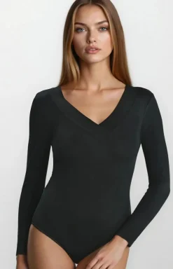 Klasyczne czarne body z dekoltem w serek Ossie 2438