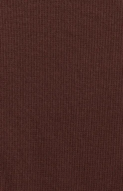 MOE Moda - Prążkowana sukienka mini z odkrytymi ramionami brązowa M818
