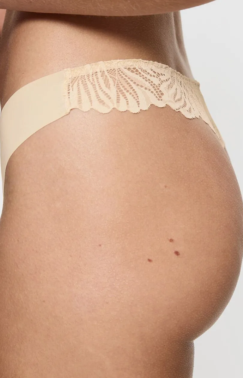 Damskie Triumph Stringi Z Koronką|Stringi Bezszwowe - tringi dakie Pretty icro 10222212-6720
